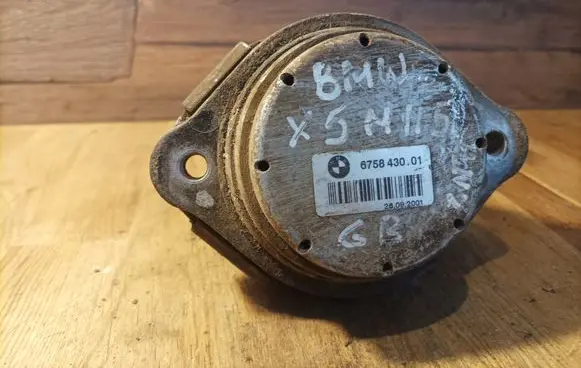 BMW X5 E53 Engine mount bracket 675843001