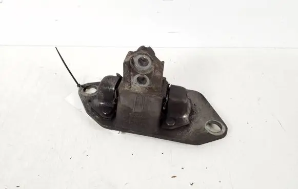 Volvo V70 Engine mount bracket 30748811