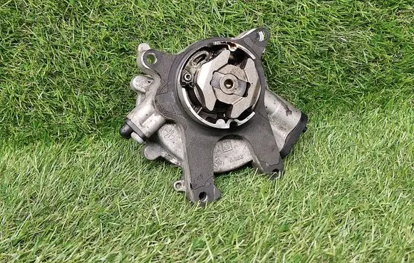 Opel Zafira C Oil pump 55488984