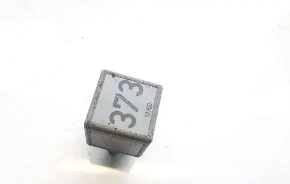 Volkswagen PASSAT B5.5 Other relay 8D0951253A v23134-b52-x301