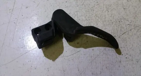 Volkswagen PASSAT B5 Engine bonnet (hood) release handle 3b2823533