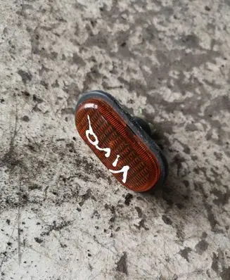 Opel Vivaro Front fender indicator light 8200194580