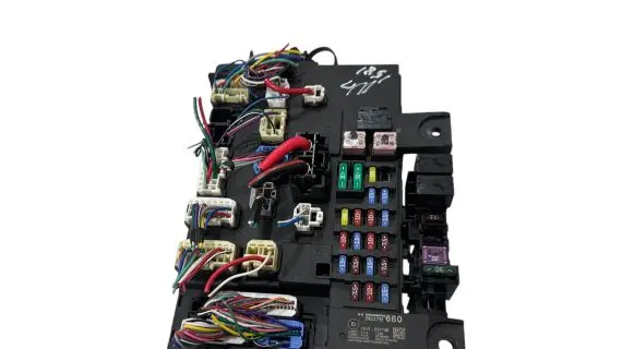 Mitsubishi Outlander Fuse module 8637B680 10R057749 C8637011A