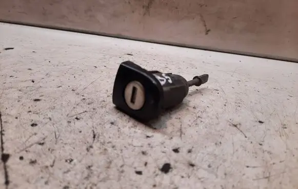 Volkswagen PASSAT B5 Coupe door lock (next to the handle) 