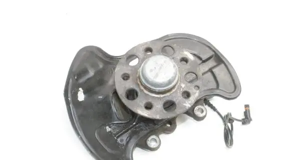 Mercedes-Benz E C207 W207 Front wheel hub