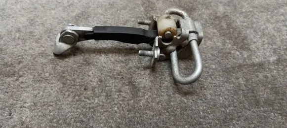 Iveco Daily 6th gen Front door check strap stopper 3800395