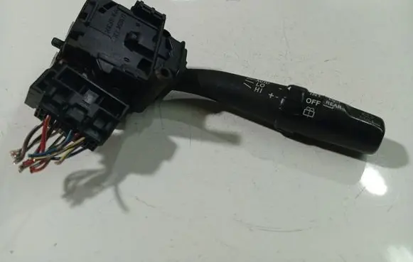 Toyota Avensis T250 Wiper control stalk 173654