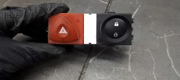 Renault Scenic II - Grand scenic II Hazard light switch