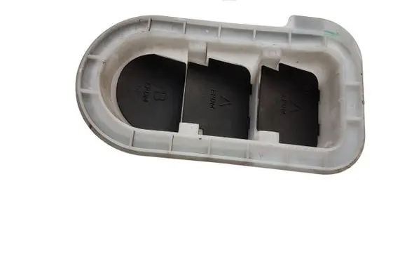 Quarter panel pressure vent