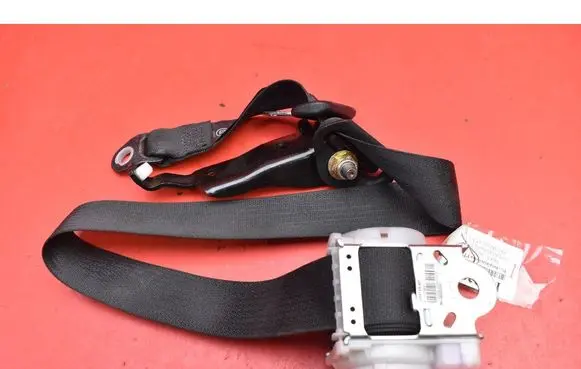 Tesla Model S Front seatbelt 1018789-00-B