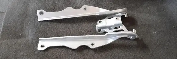Engine bonnet/hood hinges