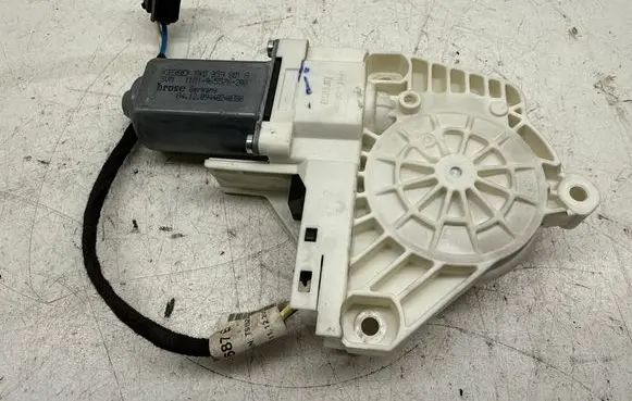 Audi A6 S6 C6 4F Front door window regulator motor 8K0959801A