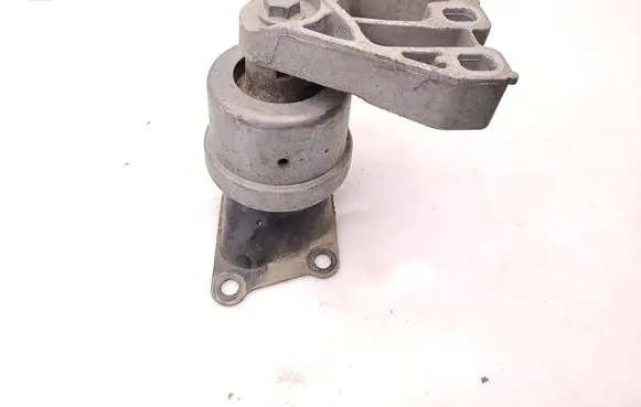 Engine mount bracket