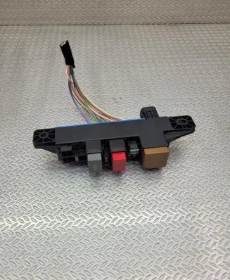 Peugeot 308 Fuse module 9830004880