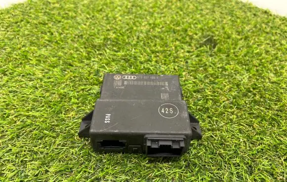 Audi A4 S4 B8 8K Gateway control module 8T0907468K