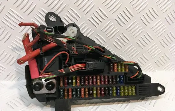 BMW 5 E60 E61 Fuse box set 9138830