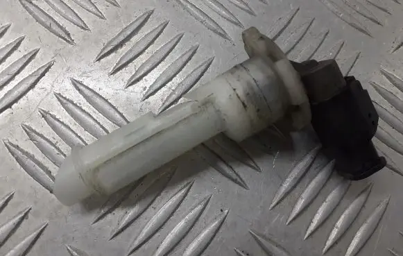 Citroen C5 Windshield washer spray nozzle 