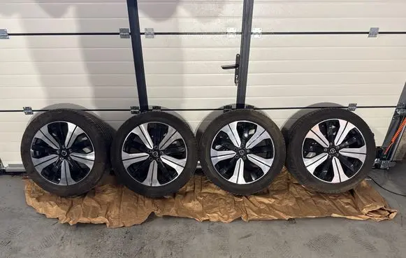 Volvo C40 R19 alloy rim 32143627