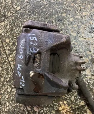 Peugeot 5008 Front brake caliper