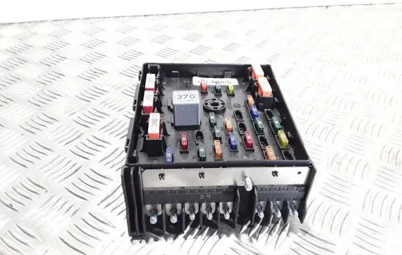 Volkswagen PASSAT B7 Fuse module 3C0937125A