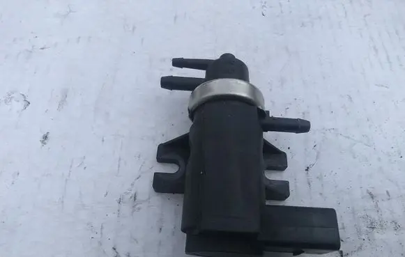 Volkswagen Bora Valve vacuum 1J0906627