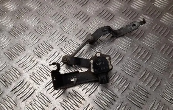 Headlight/headlamp level sensor