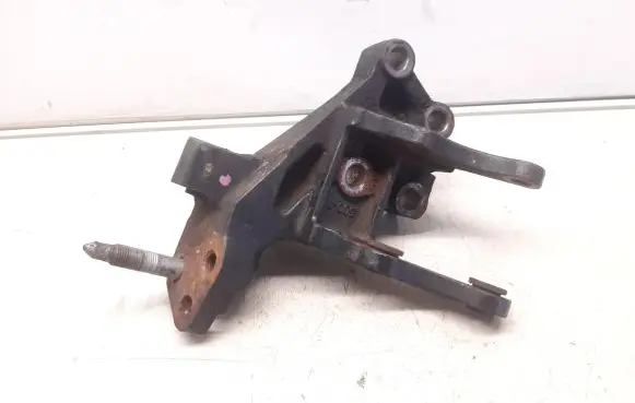 Toyota Avensis T250 Engine mounting bracket 123150R012