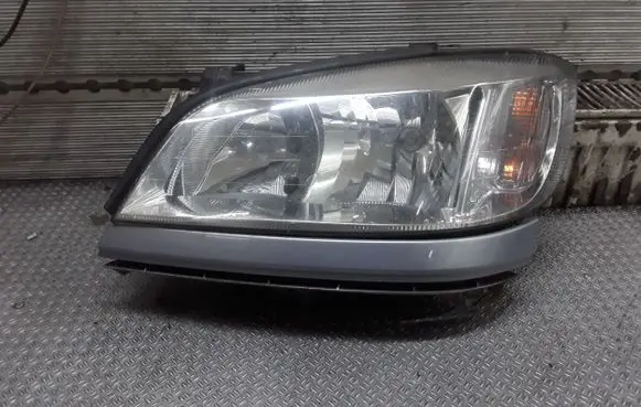 Opel Zafira A Headlight/headlamp 89100054