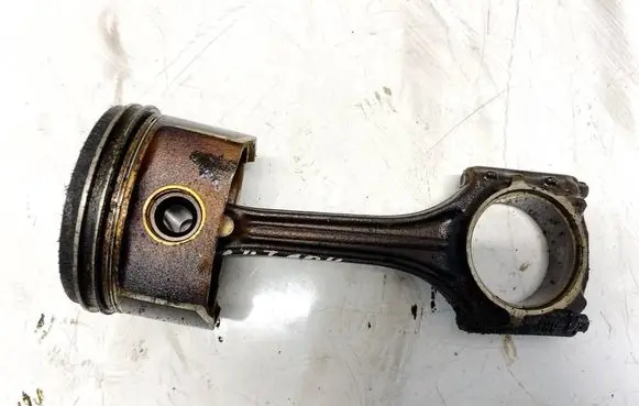 Volkswagen PASSAT B5.5 Piston with connecting rod BHS06BA