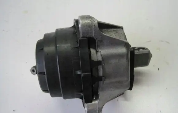 BMW X6 G06 Engine mounting bracket 9429397