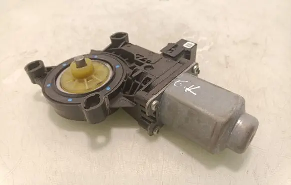 Volkswagen Jetta VI Rear door window regulator motor 6R0959811M