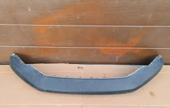 Front bumper lip