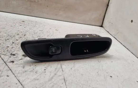 Volvo V70 Electric window control switch 8685288