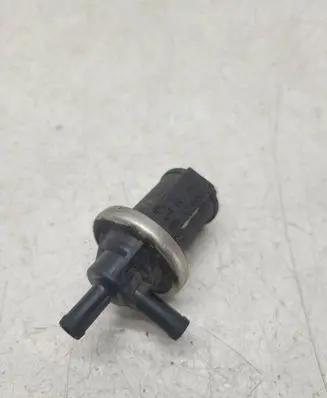 Audi 80 90 S2 B4 Vacuum valve 