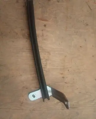Nissan Pulsar Front door windshield rail 