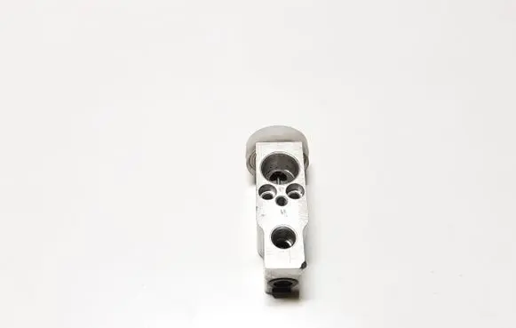 Suzuki Grand Vitara II Air conditioning (A/C) expansion valve 