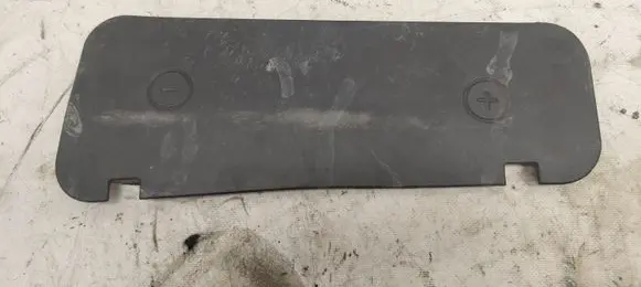 Audi A4 S4 B5 8D Battery box tray cover/lid 8D1819422