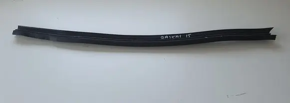 Nissan Qashqai Rubber seal rear door window/glass 