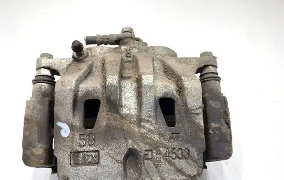 Toyota Camry VIII XV70 Front brake caliper