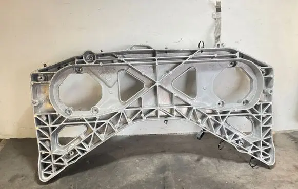 Volvo XC40 Engine mounting bracket 32388370 43500
