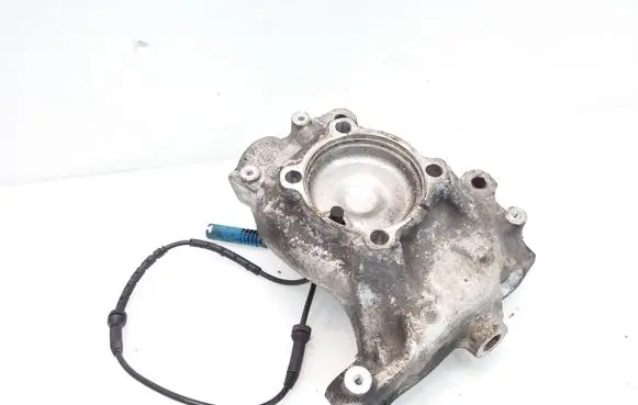 BMW 7 E65 E66 Front wheel hub spindle knuckle 6753461