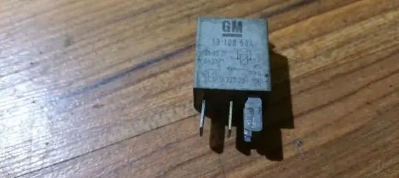 Opel Zafira A Other relay gm13100504 0332201100