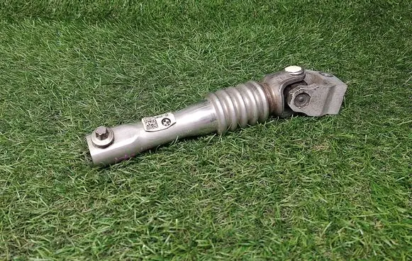 BMW 5 F10 F11 Steering column universal joint 6790490