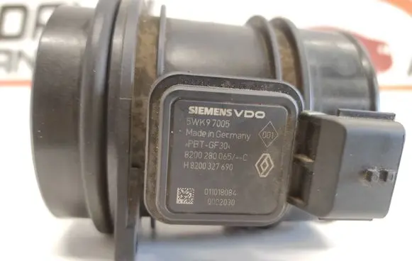 Renault Laguna III Mass air flow meter 8200280065C H8200327690