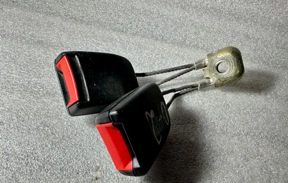 Audi A8 S8 D2 4D Rear seatbelt buckle 4D0857739G