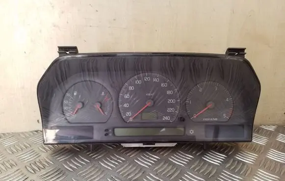 Volvo S70 V70 V70 XC Speedometer (instrument cluster) 9168138 9168144 9168386