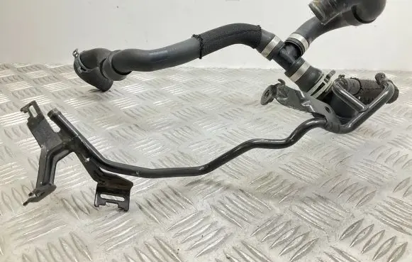 Audi Q3 F3 Engine coolant pipe/hose 04L121070AB 04L121030KA 04L121131AA