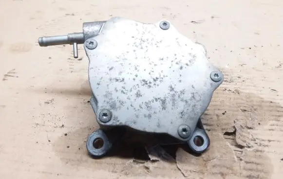 Toyota Avensis T270 Vacuum pump