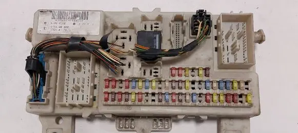 Ford Focus C-MAX Fuse module 4M5T14A073 6M5T14014 UUVFS9YS40