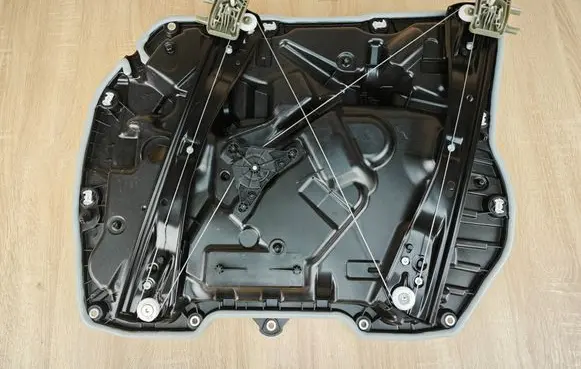 BMW X6 G06 Front door window regulator with motor 5A3EB43 9450069